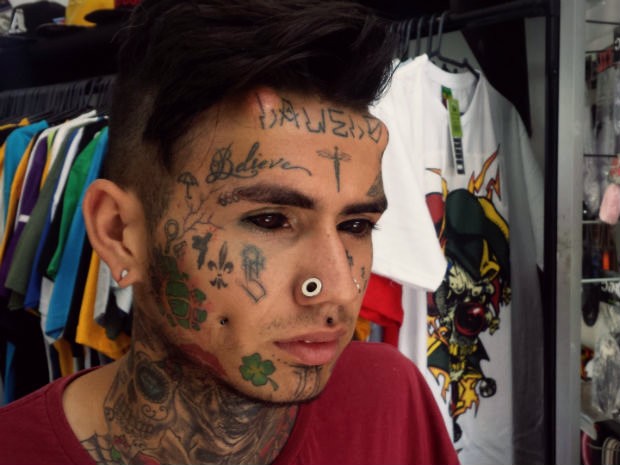 Tatuador brasilero cuernos