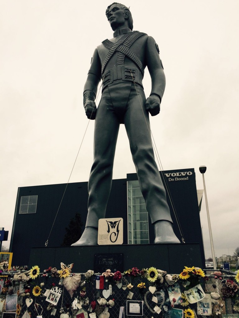 estatua michael jackson